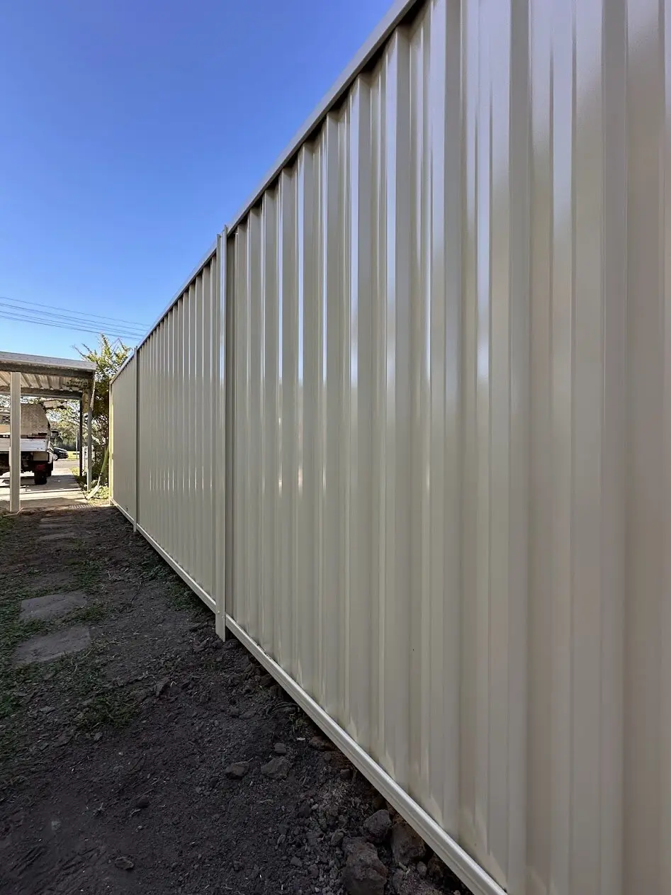 Cream Colorbond side fence, built by Elite 7 Fencing